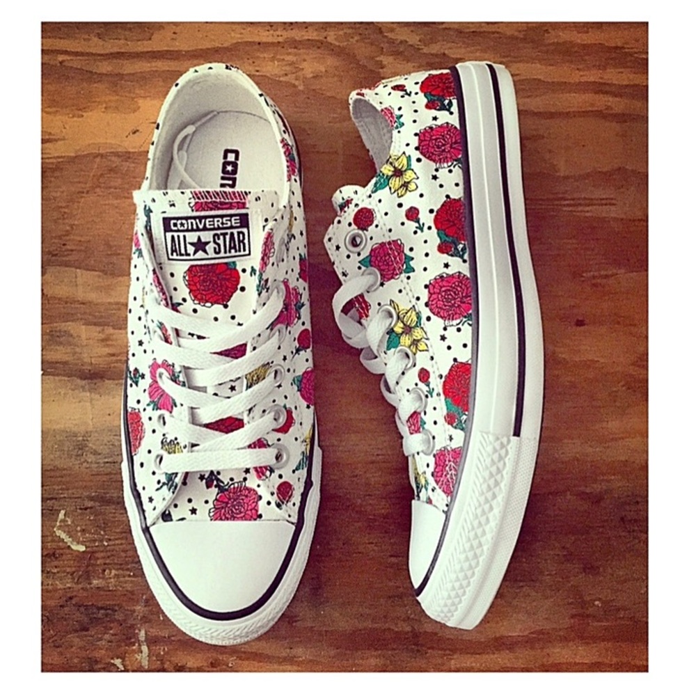 Floral Converse